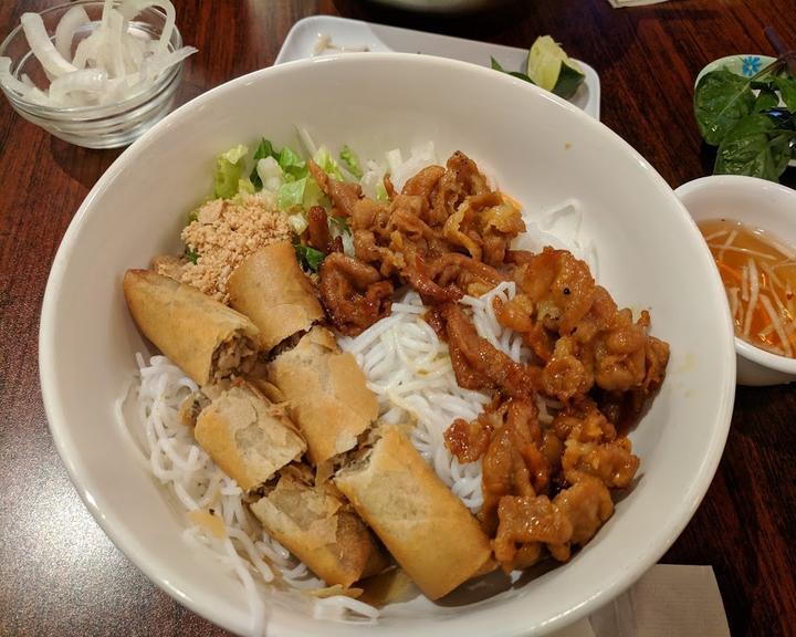 Aunty Zhong's Noodle Bar&More